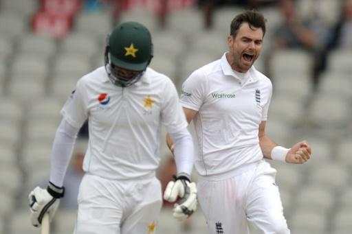 Pakistan on brink of follow-on in second England Test