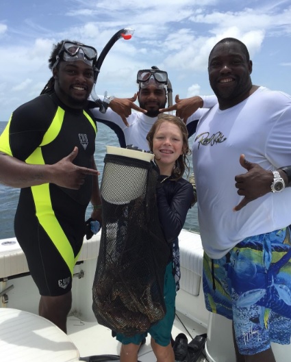 Warren Sapp Bitten By Shark [IMAGE]