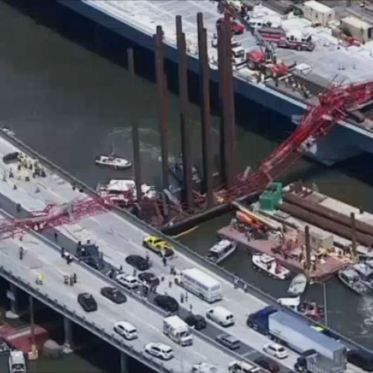 Crane collapse closes all lanes on Tappan Zee Bridge