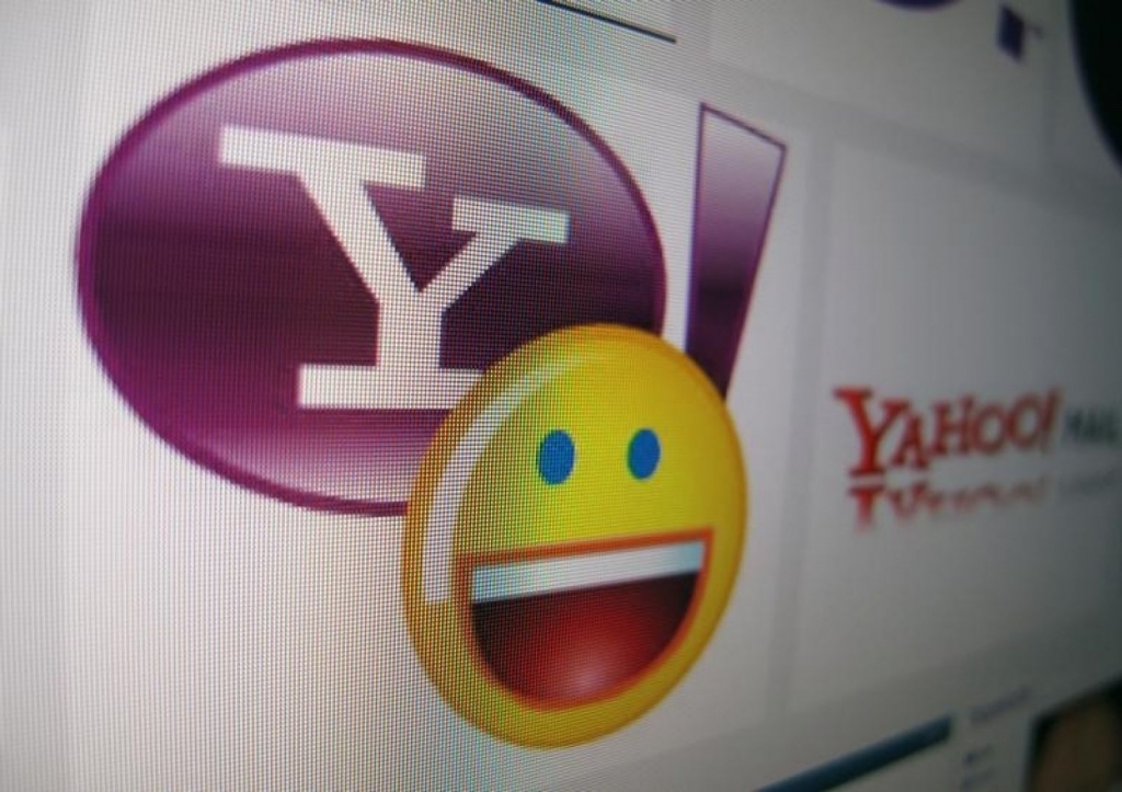 Verizon emerges as front-runner in Yahoo auction sources