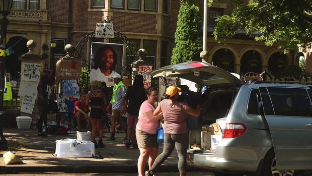 Philando Castile protesters asked to clear Summit Ave. once again