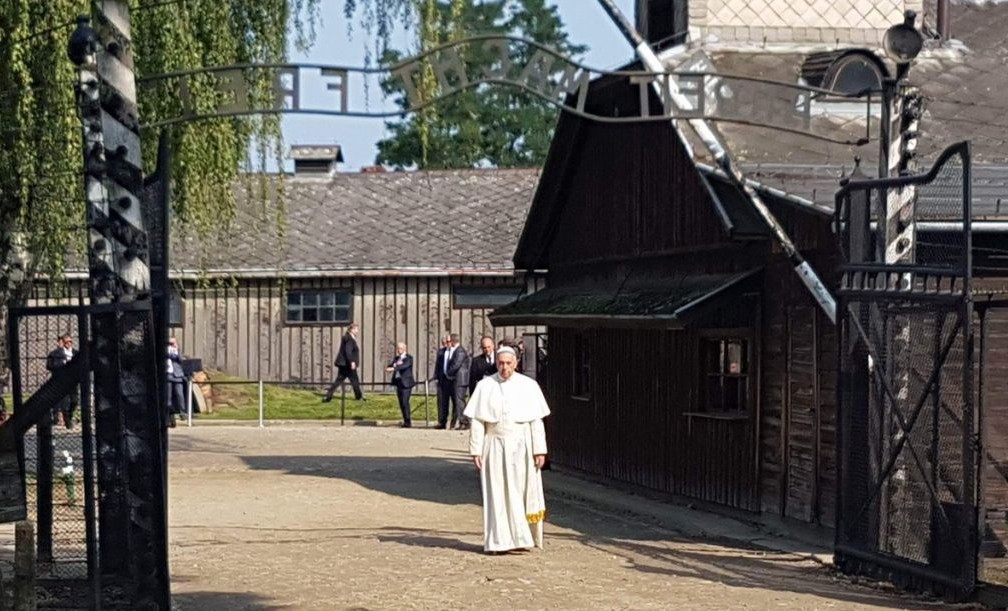 Pope Francis entering the former German Nazi Auschwitz I camp through 'Arbeit macht frei&#039 gate