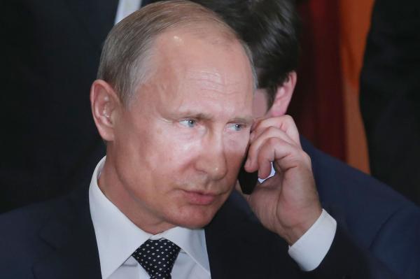 Putin sends clear message to Obama on July 4th, but everything's not warm and cozy