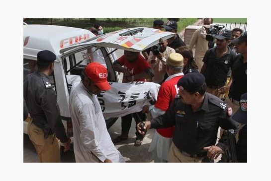 Pakistani police officers stand beside volunteers unloading the dead body of fashion model Qandeel Baloch upon arrival at a local hospital in Multan Pakistan