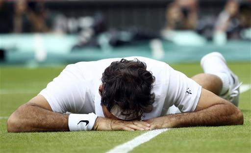 Fall, double-faults hurt Federer in Wimbledon loss to Raonic