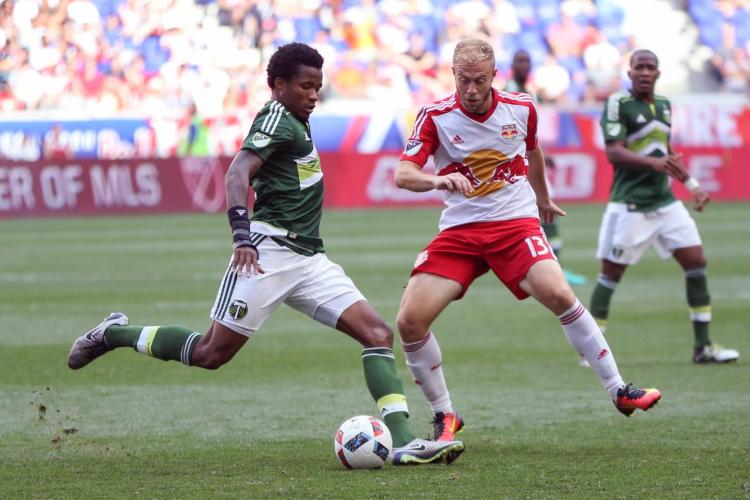 Red Bulls&#39 Mike Grella tries to make a play on Timbers&#39 Alvas Powell in Sunday's draw