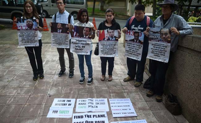 2 Dozen Chinese Relatives Of MH370 Passengers Stage Protest