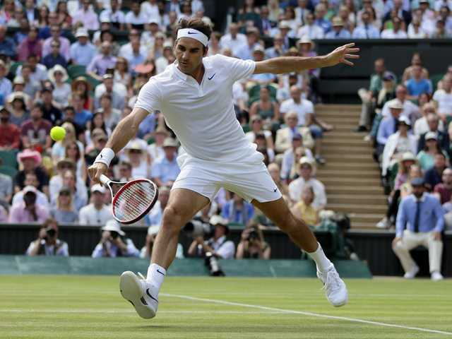 Federer erases 2-set hole 3 match points at Wimbledon