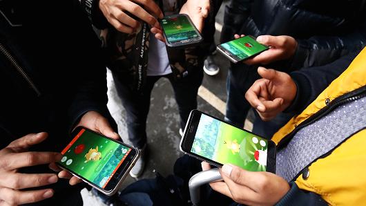 Pokemon Go players meet at Sydney Opera House