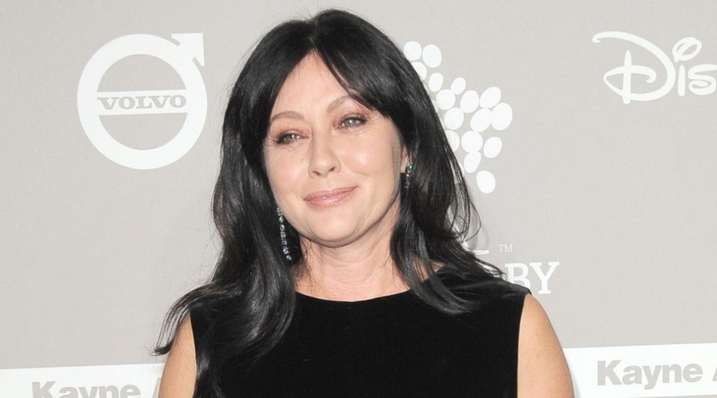 Shannen Doherty reveals she has shaved her head in series of photographs amid breast cancer battle