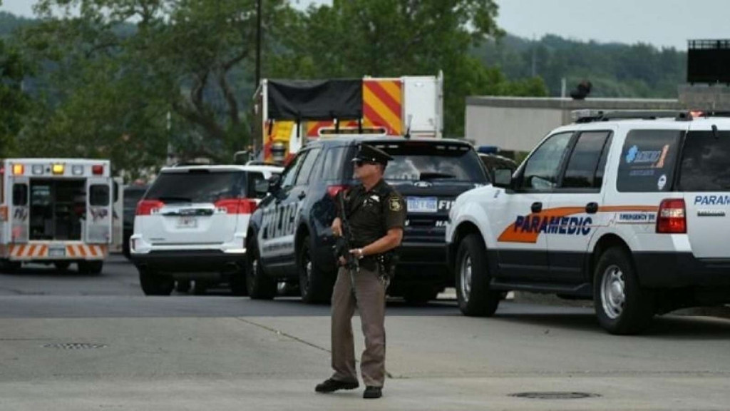 Two bailiffs suspect dead in Michigan courthouse shooting-sheriff