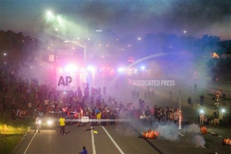 Scrutiny falls on police handling of Baton Rouge protesters