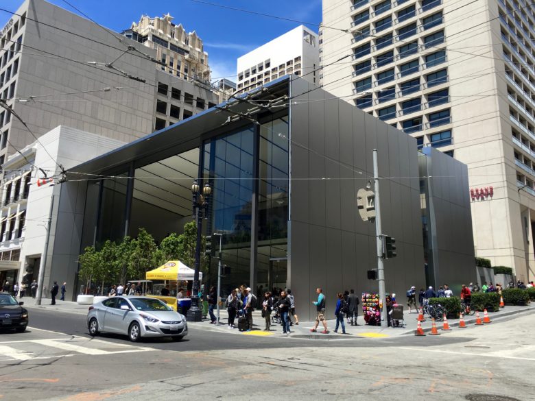 Apple_Store_Union_Square_exterior- 1