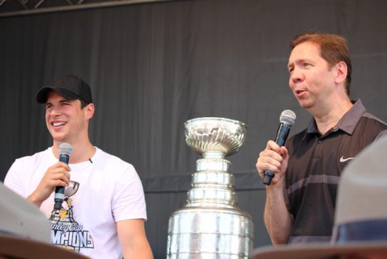 Sidney Crosby swings by Cole Harbour Tim Hortons with Stanley Cup