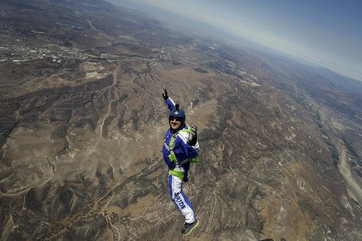 Skydiver plans to land on a net without parachute