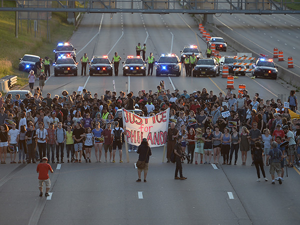 Protesters Block Freeway, Hurl Rocks At Police In Minnesota