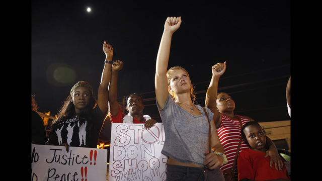 Scrutiny falls on police handling of Baton Rouge protesters