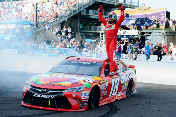 Kyle+Busch+NASCAR+Sprint+Cup+Series+Crown+t-4SdUWgrGl