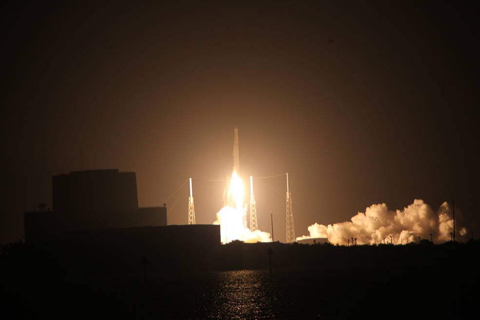 SpaceX Falcon 9 lift off