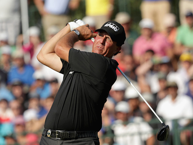 PGA notebook: Mickelson rallies, makes cut