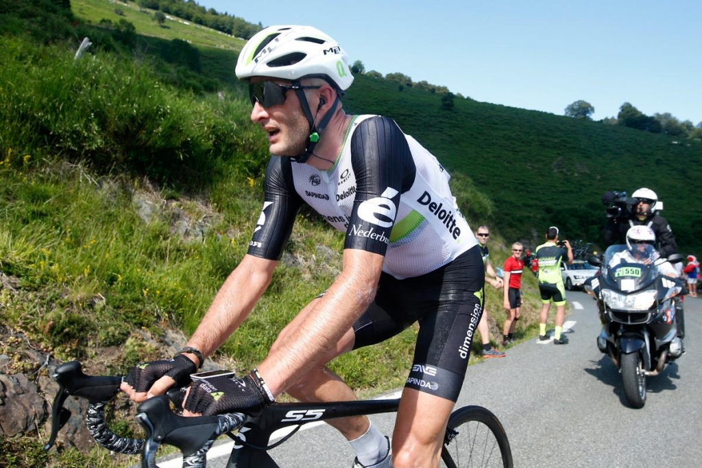 Stephen Cumming raced on through before the archway deflated