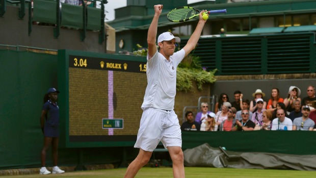 Sam Querrey celebrates victory over Nicolas Mahut