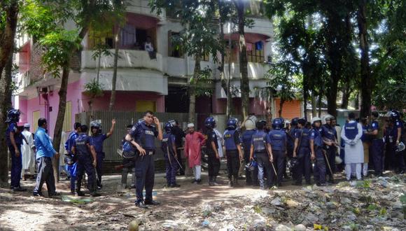 At least three dead in bomb attack on Muslim prayer gathering in Bangladesh