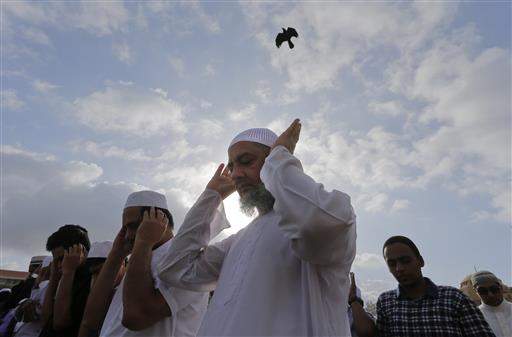 Eid al-Fitr 2016: Moon sighting committee meets in progress in India, Pakistan