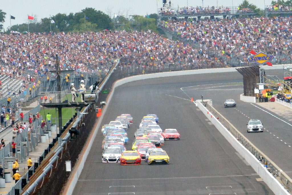 The start of the 2015 Crown Royal Presents The Jeff Kyle 400 at The Brickyard