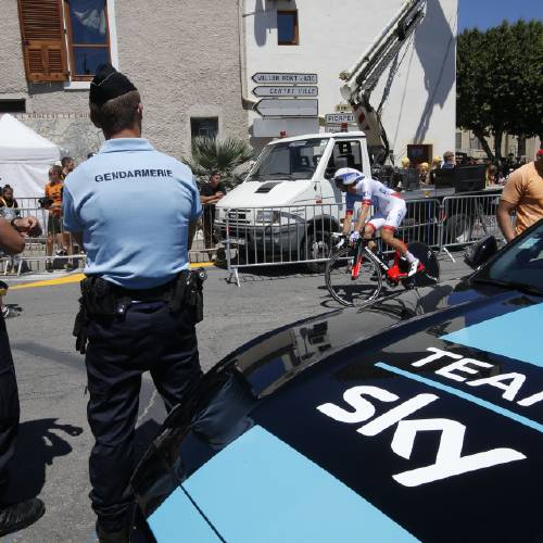 Mark Cavendish unloads x-rated blast at Tour de France cameraman after urinating in race