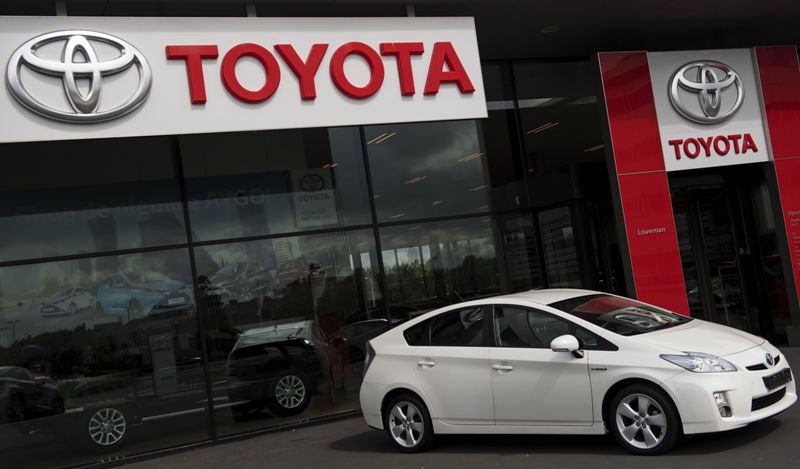 Toyota recalling 1.43 million hybrids worldwide for air bag issue