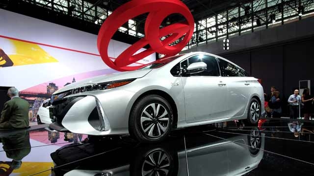 Toyota to recall 14.3 lakh hybrids worldwide to fix airbag issue