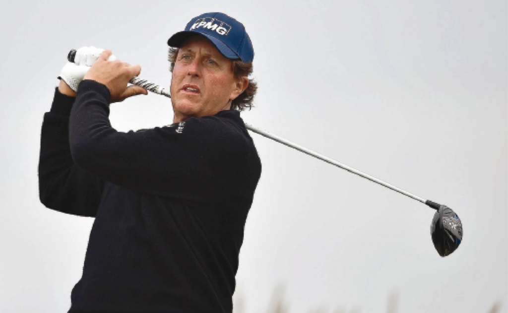 Mickelson picks up where he left off at the Open