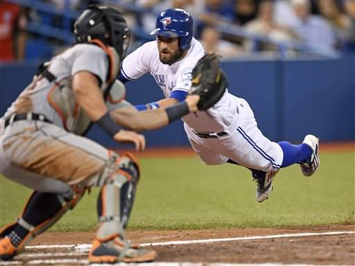 Saunders leads Blue Jays to sweep with 3-2 win over Royals