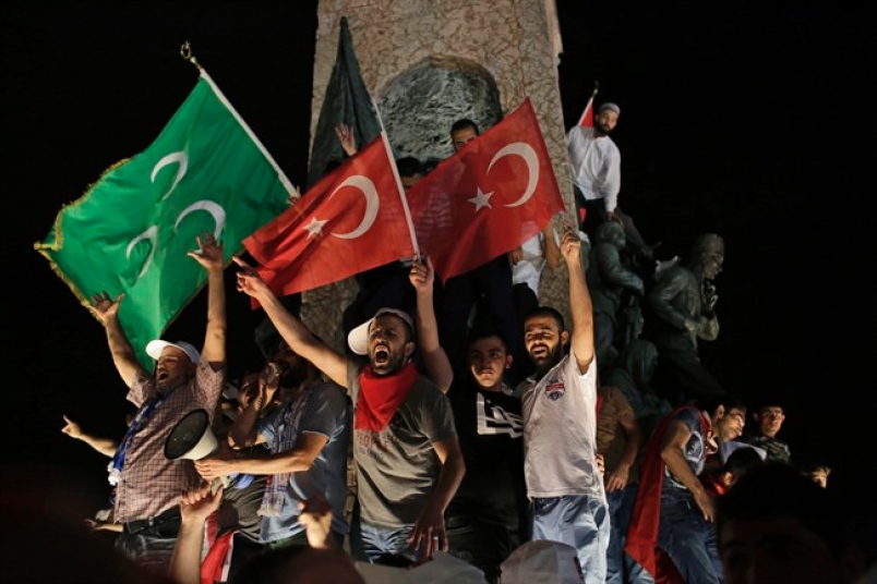 Turkey widens crackdown after botched coup