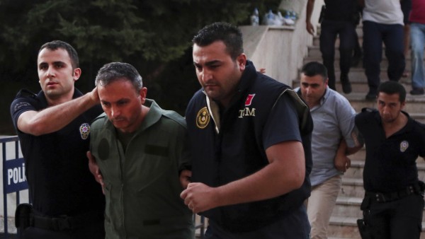 Turkish police in the city of Mugla on Sunday detain members of the military suspected of involvement in Friday's attempted coup. Following the failed revolt President Recep Tayyip Erdogan's government has moved swiftly detaining some 7,000