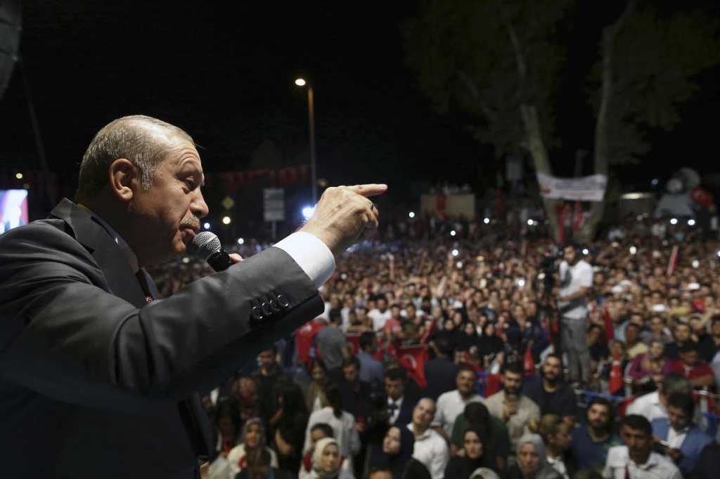 Turkey widens post-coup purge demands US hand over cleric