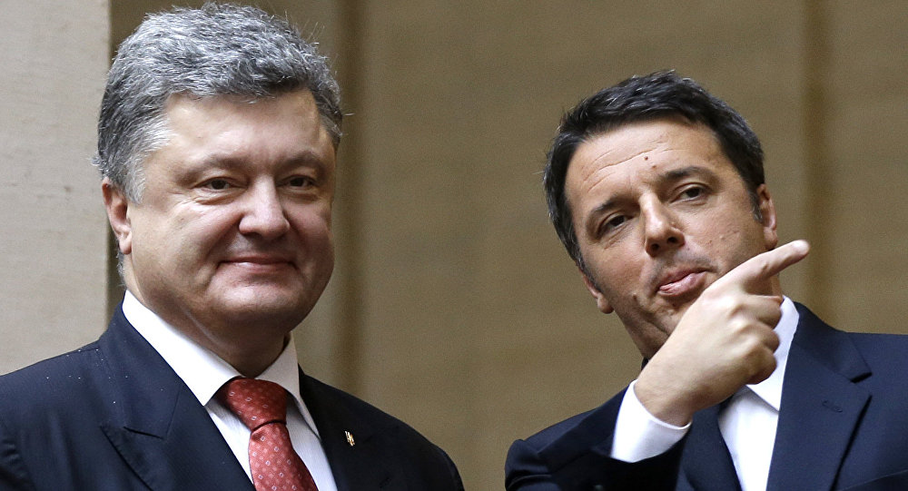 Italian President Matteo Renzi right meets with Ukrainian President Petro Poroshenko