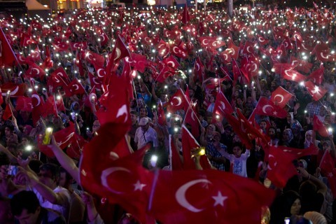 Turkish president uses FaceTime to call people out onto streets during coup