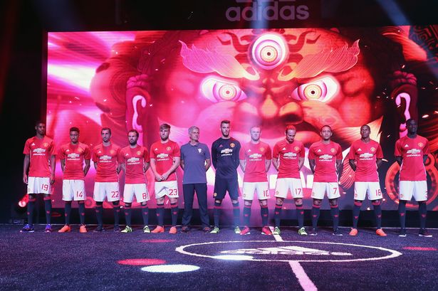 United players and Mourinho launch the new kit