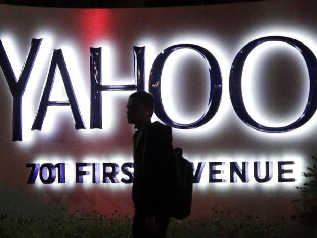 Verizon Communications Inc. plans on Monday to announce a deal to buy Yahoo! Inc