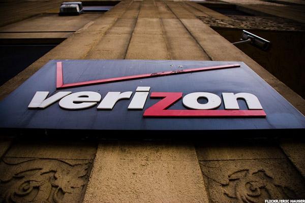 Verizon reports 5.3 percent fall in revenue