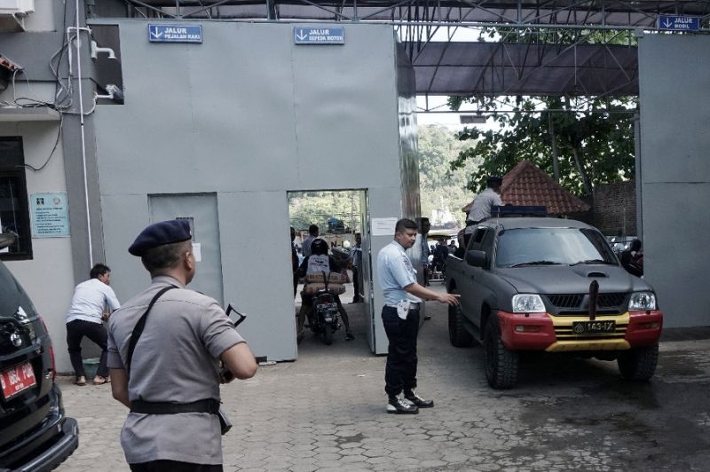 Police prepare to cross to Indonesia's highest security Nusakambangan prison on Cilacap