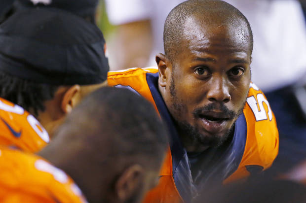 Von Miller accepts record-breaking deal with Broncos