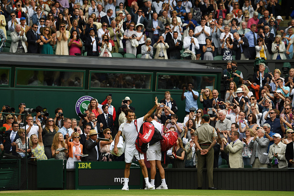 Raonic ends Federer's run to meet Murray in final