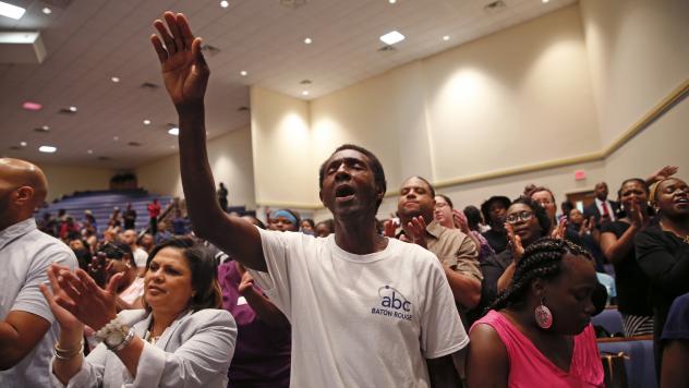 Live updates: Gov. John Bel Edwards takes part in Alton Sterling prayer vigil