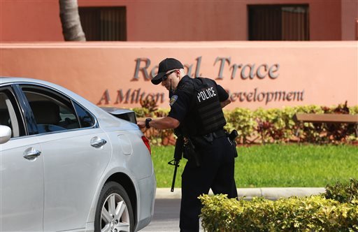 Authorities search Regal Trace apartment complex for Dayonte Resiles after he escaped from the Broward County Courthouse Friday