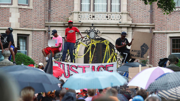 Squad car vandalized but mostly quiet night for Minnesota shooting protest