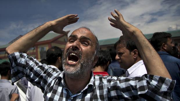 A Kashmiri Muslim man protesting outside a hospital in Srinagar