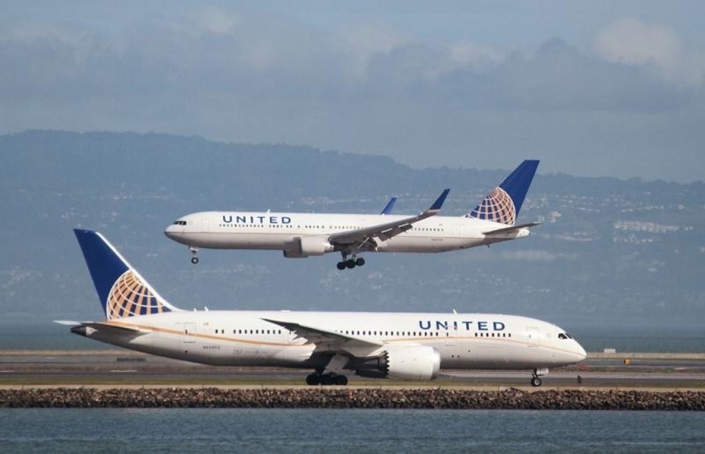 United Air shakes up management names CFO chief commercial officer